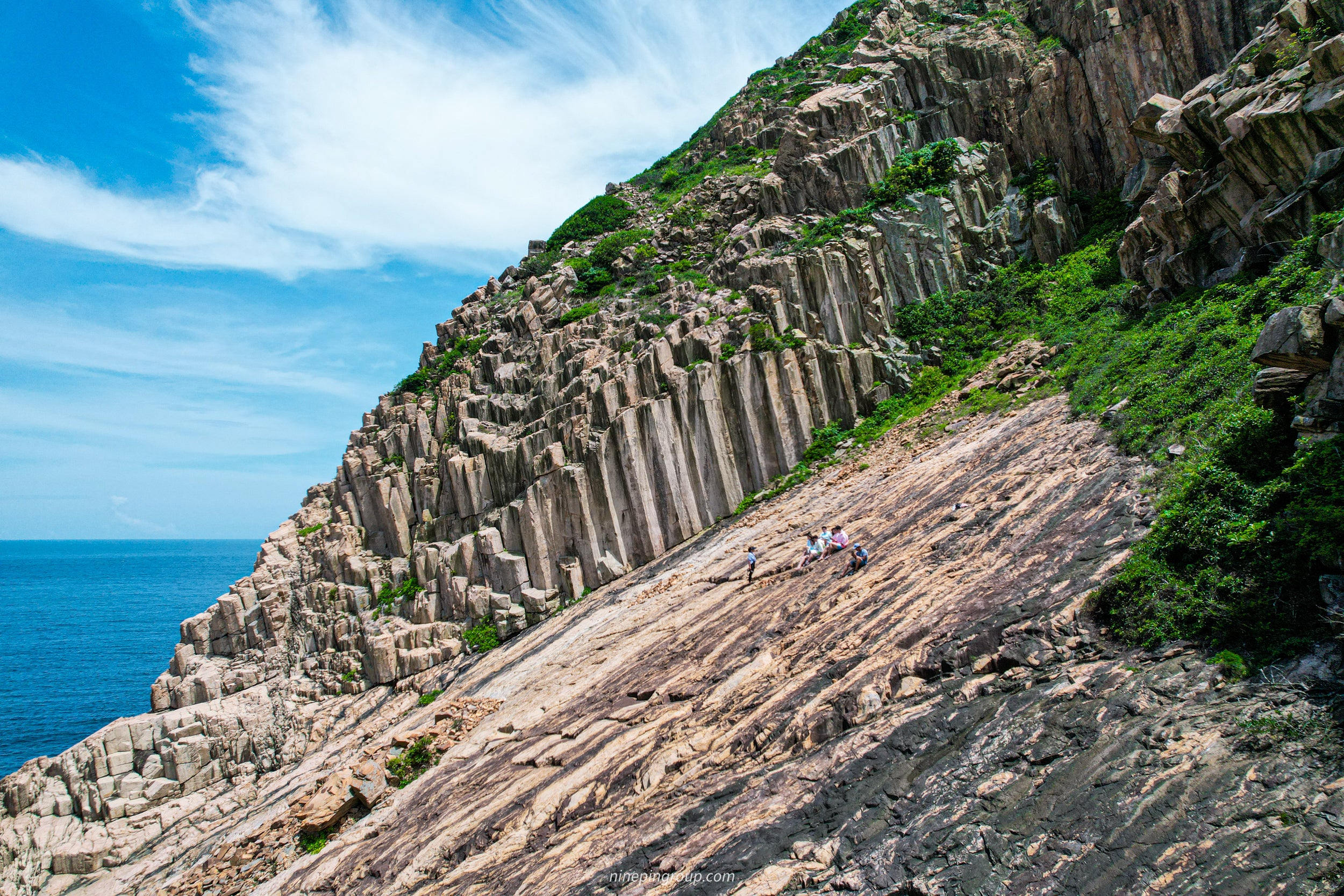 世界最大の六角形の火山岩柱 – Hong Kong Ninepin Group Guides